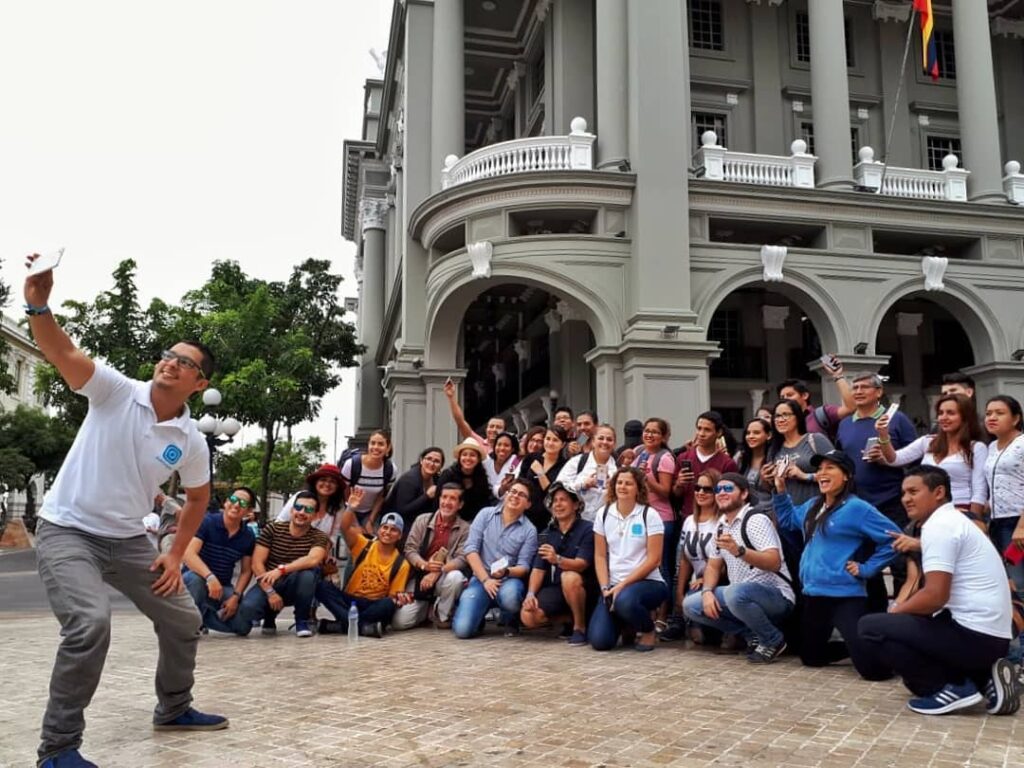 Víctor Macías y la Comunidad de InstaGuayaquil en la Plaza de la Adminsitración